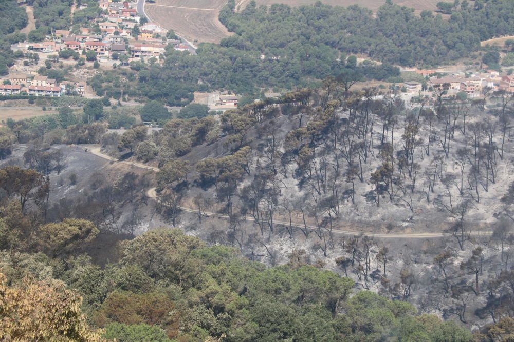 Tasques d'extinció de l'incendi de Capellades