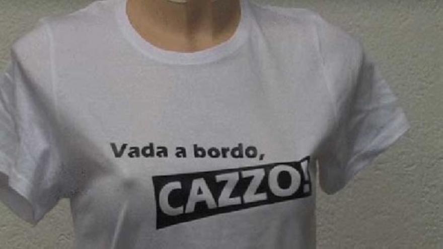 Las camisetas de &#039;Vada a bordo, cazzo!&quot;, todo un éxito