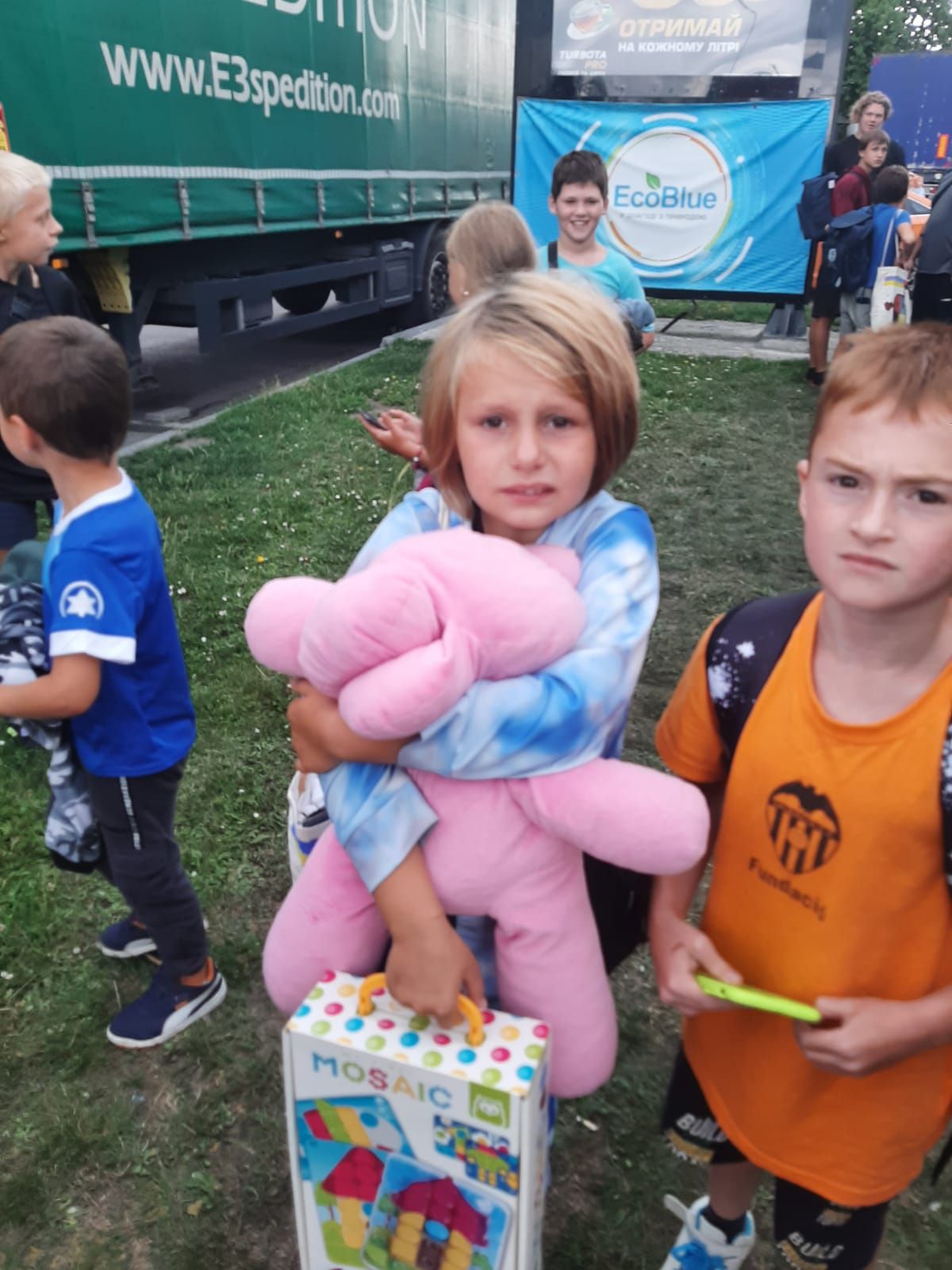 Lágrimas en la despedida de los menores que deben volver a Ucrania