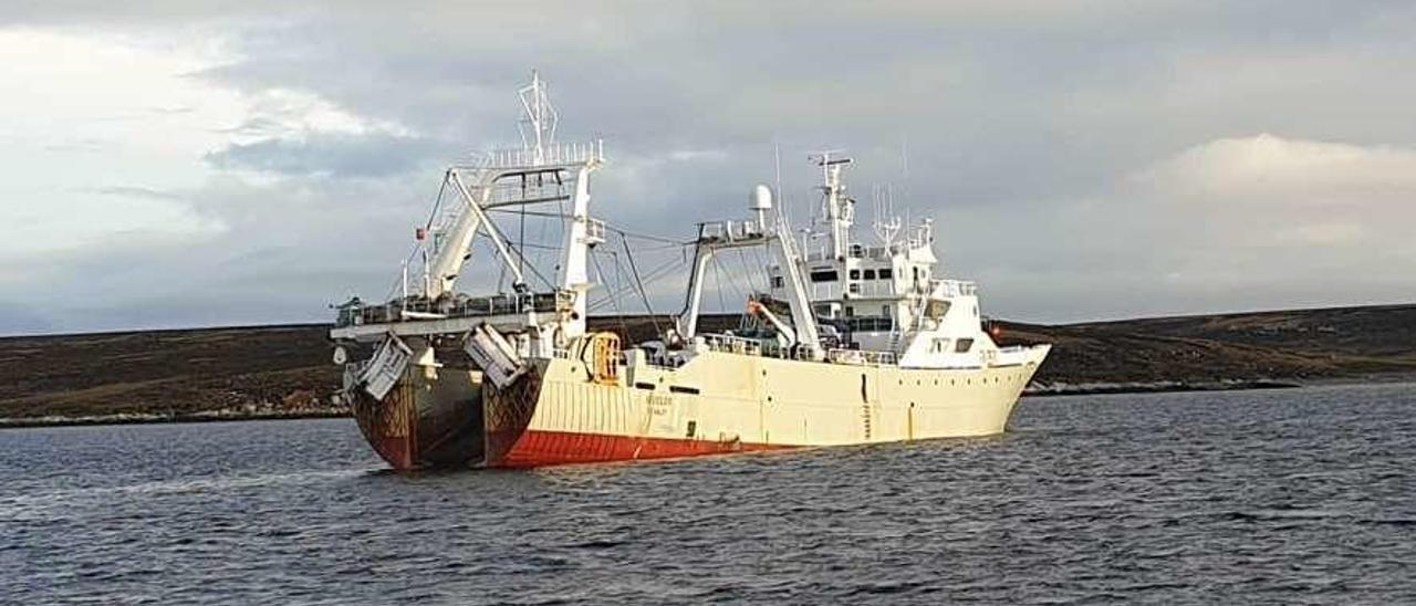 El &quot;Igueldo&quot; en Malvinas en la primera campaña de este año antes de salir hacia Galicia. // Craig Thain