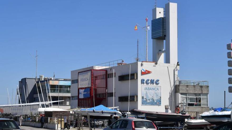 Sede del Real Club Náutico de A Coruña, en el muelle de Ánimas. |   // VÍCTOR ECHAVE