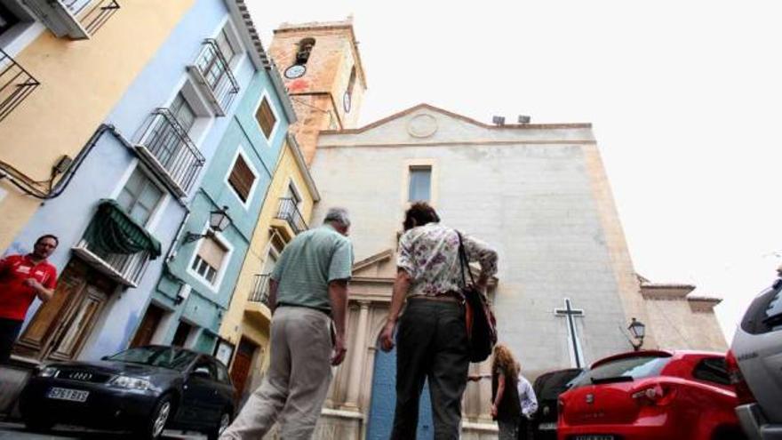 La iglesia declarada BIC está cerrada al público 4 días a la semana y todas las tardes, menos los domingos que hay misa.