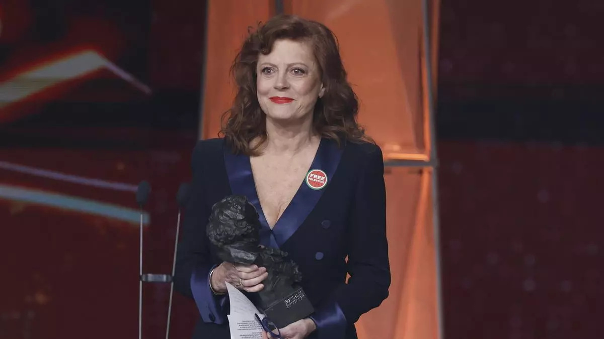 Susan Sarandon recibe el Goya Internacional con una loa a Pedro Sánchez: "Vuestra lucidez moral me ayuda, estoy en medio del caos y la represión"