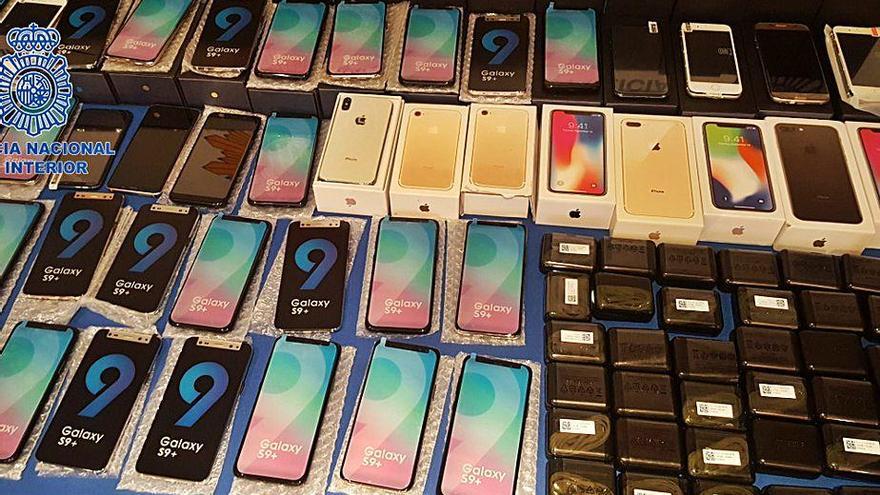 Arrestado en Palma por vender móviles falsificados a través de Internet