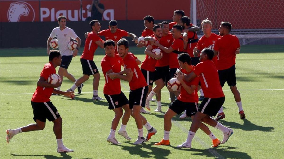 El Sevilla en un entrenamiento en el estadio Sánchez Pizjuán
