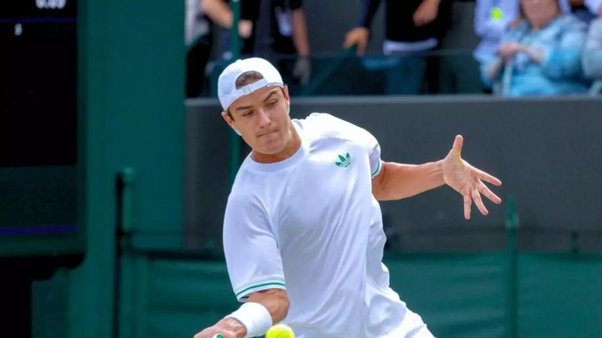 Andrés Santamarta, el número uno júnior español, cae en Wimbledon ante el esloveno Ziga Sesko