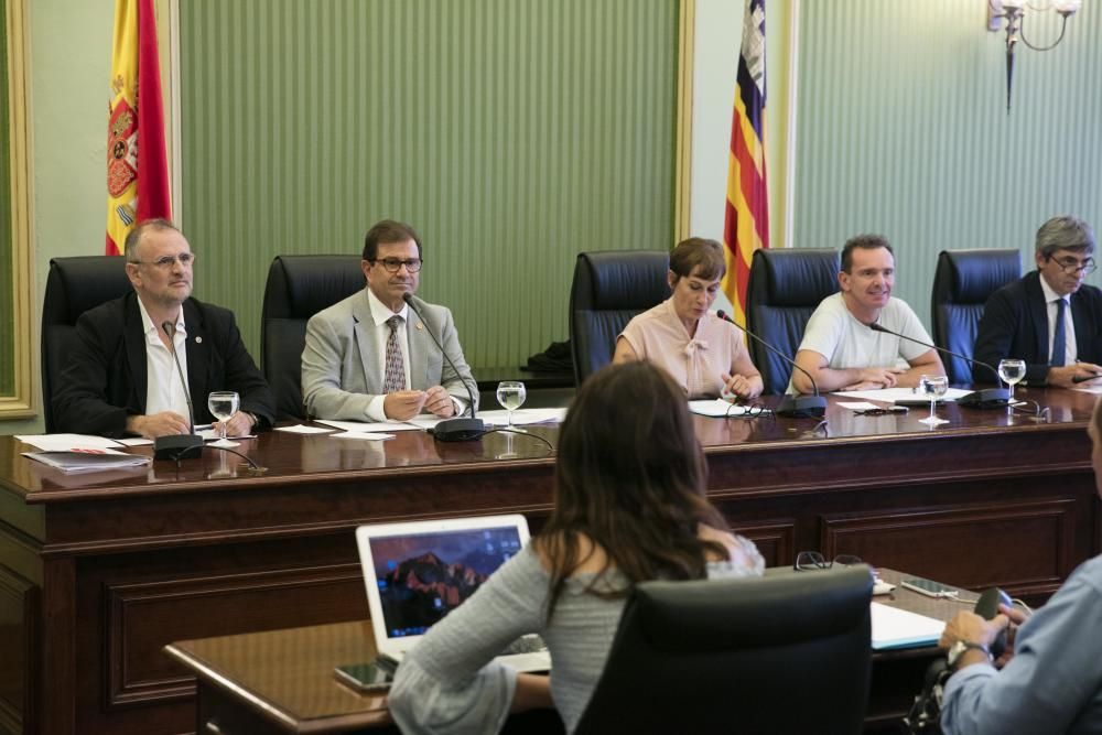 Llorenç Huguet comparece en el Parlament