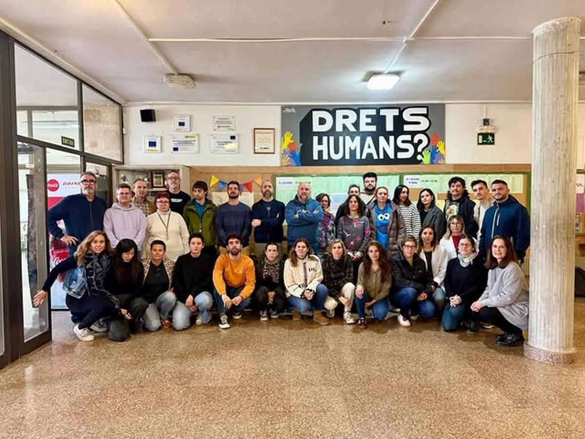 IES Son Pacs muestra su solidaridad con el docente víctima de un ataque homófobo.