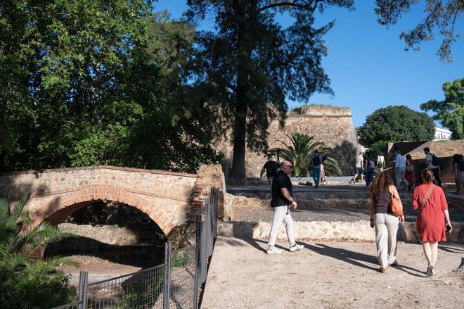 EN IMÁGENES | El camino cubierto de la Legión se abre a Badajoz