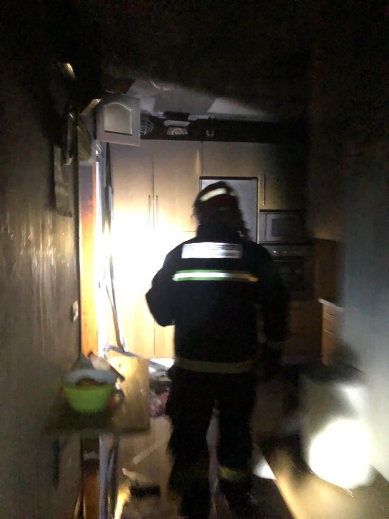 Incendio de madrugada en un edificio de Luis Doreste Silva (03/01/22)