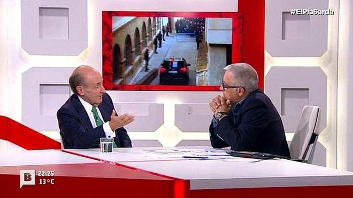 Miquel Roca conversa amb Xavier Sardà en el programa de BTV ’El pla Sardà’.