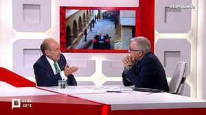 Miquel Roca conversa amb Xavier Sardà en el programa de BTV ’El pla Sardà’.