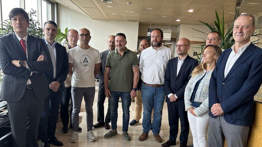 Componentes del Foro por la Industria, formado por representantes del Gobierno regional, FADE, UGT y CC OO. | P. C.