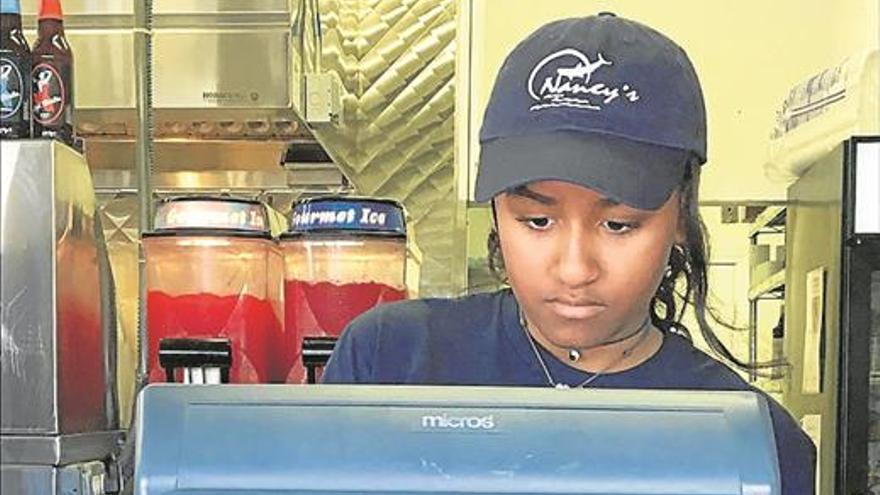 La hija de Obama, cajera en un restaurante