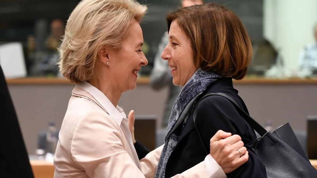 zentauroepp45961896 german minister of defence ursula von der leyen  l  greets f181119224104