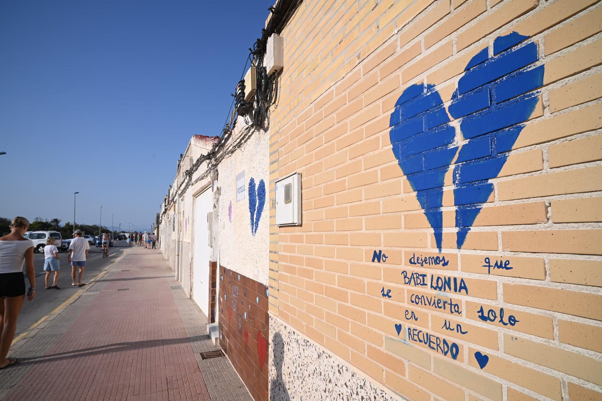 Corazones rotos en playa Babilonia: Los vecinos piden apoyo para mantener las casas en pie
