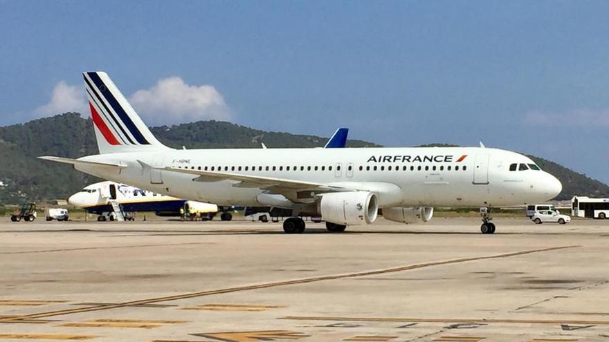 El avión de la aerolínea Air France que opera en la ruta Ibiza-Marsella.