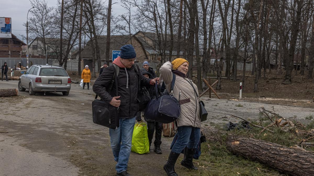 Ucrania evacúa Sumy e Irpin y acusa a Rusia de impedirlo en Mariúpol