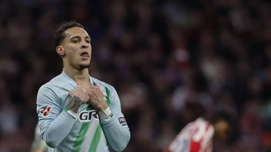 ¡Antony se venga y da la victoria para el Betis con un golazo marca de la casa!