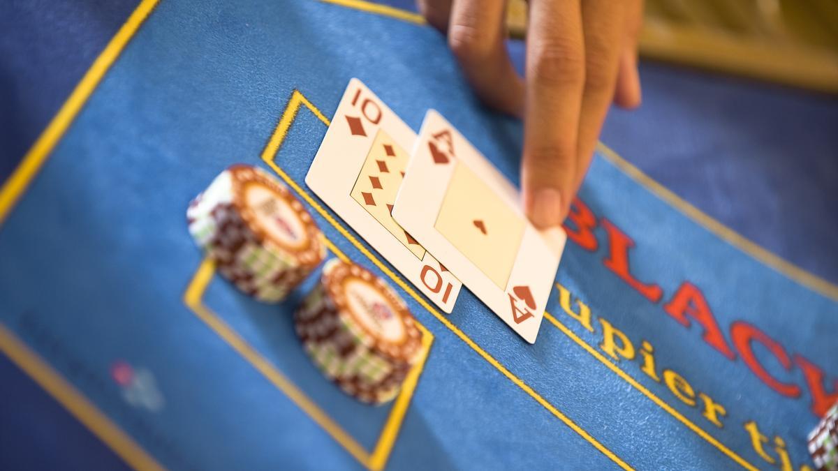 Disfruta de una partida de Black Jack en Casino Marbella