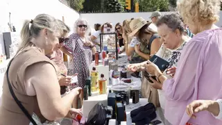 El mercadillo solidario en La Guía a beneficio de la Casa de Acogida ya está en marcha