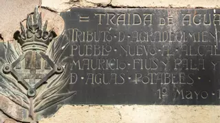 La història amagada darrere una placa centenària de Manresa