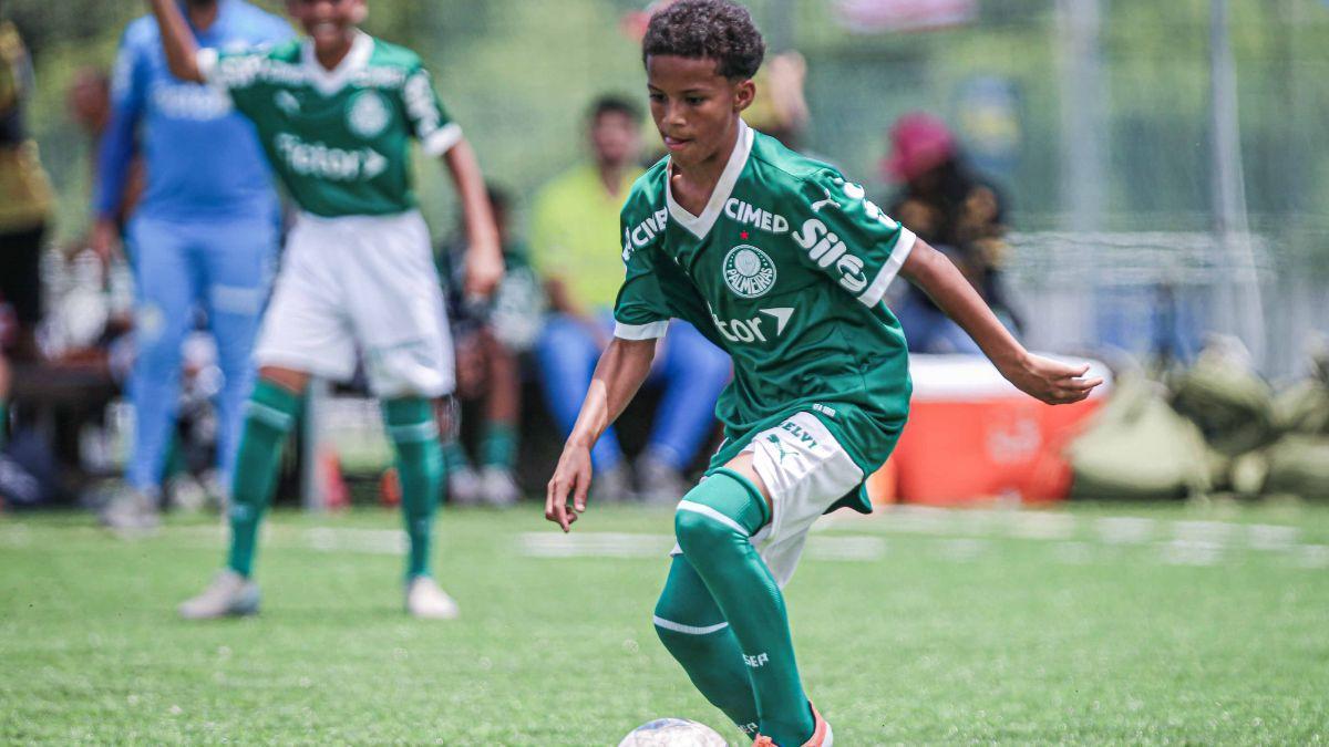PH Neto en acción en un partido del equipo Sub-12 del Palmeiras