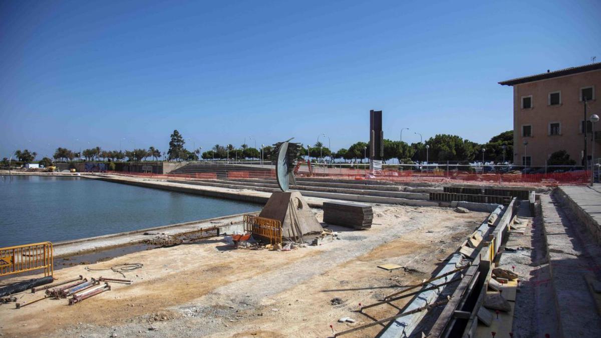 El pavimento más cercano al lago será renovado.