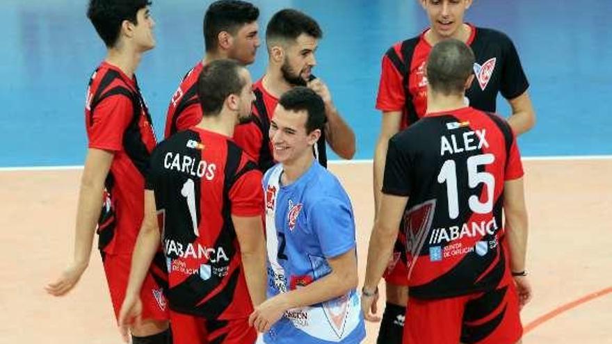 Los jugadores del Club Vigo festejan una victoria en Coia. // M.G. Brea