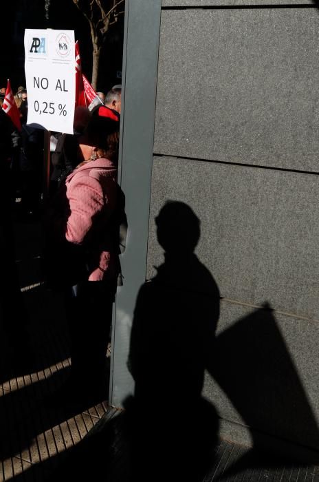 Cientos de personas  reclaman en Asturias una subida de las pensiones