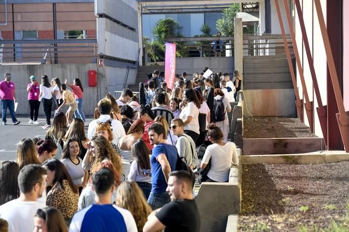 11-10-19 GENTE Y CULTURA. INFECAR. LAS PALMAS DE GRAN CANARIA.  Casting de Operación Triunfo 2020. El equipo de Operación Triunfo realiza una audición en Las Palmas de Gran Canaria para seleccionar candidatos para la nueva edición del programa de TVE.  Noemí Galera dará unas declaraciones de los datos de la audición. Fotos: Juan Castro.  | 11/10/2019 | Fotógrafo: Juan Carlos Castro