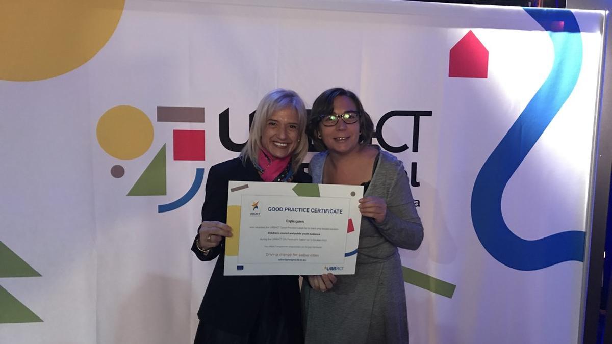 La alcaldesa de Esplugues, Pilar Díaz, y la concejala de Participación, Montse Zamora, en el Festival europeo Urbact.