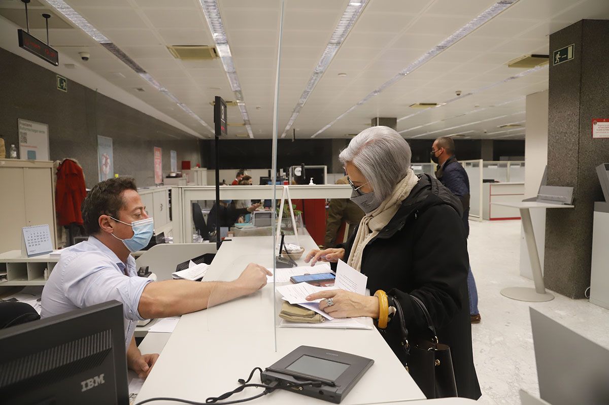 La banca amplia en Córdoba los horarios de atención a los mayores de 65 años