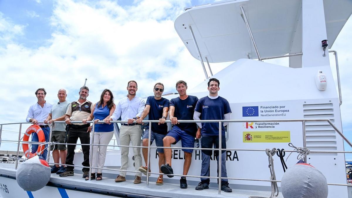 Foto de la presentación realizada por el Gobierno de Canarias para dar a conocer el barco construido en Catoira.