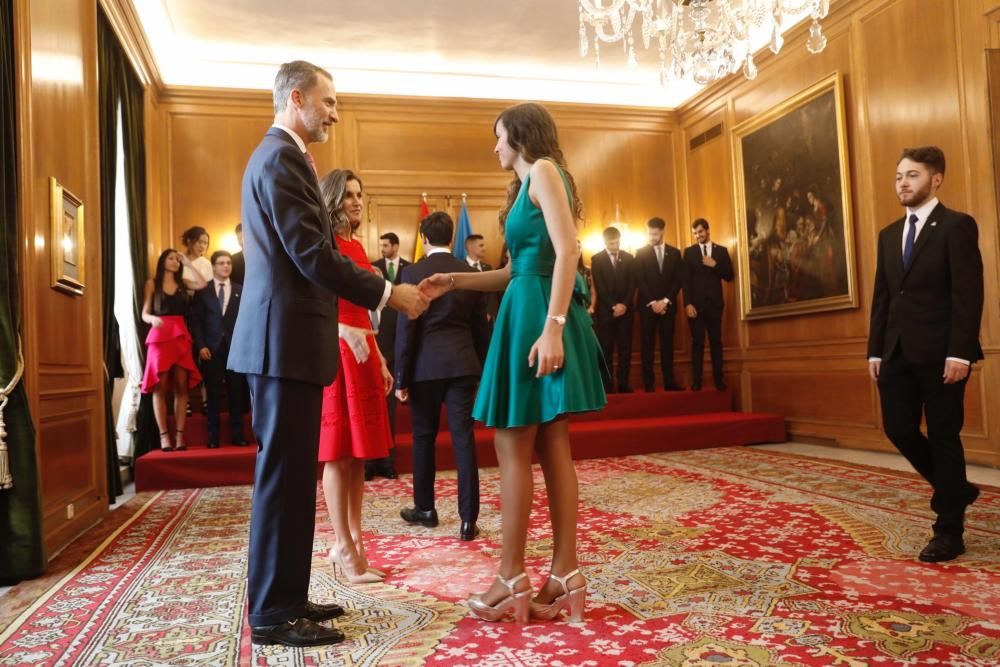 Los Reyes reciben a los mejores estudiantes de la Universidad de Oviedo.