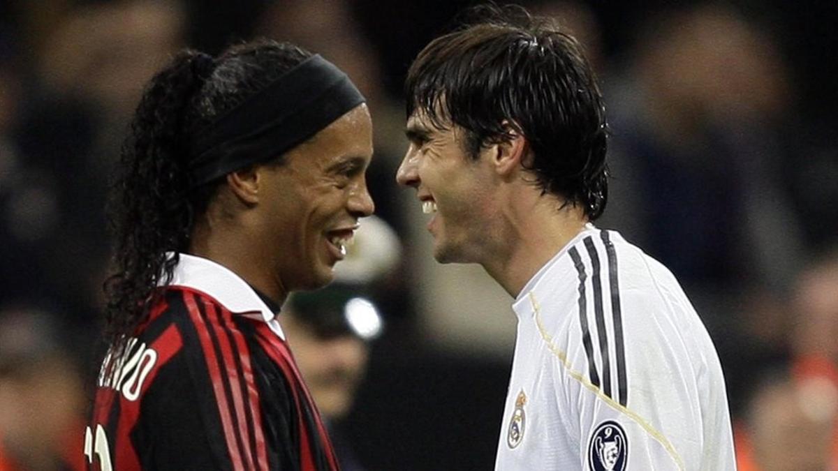 Ronaldinho y Kaká, enfrentados en un Milán-Madrid de la Champions del 2009.