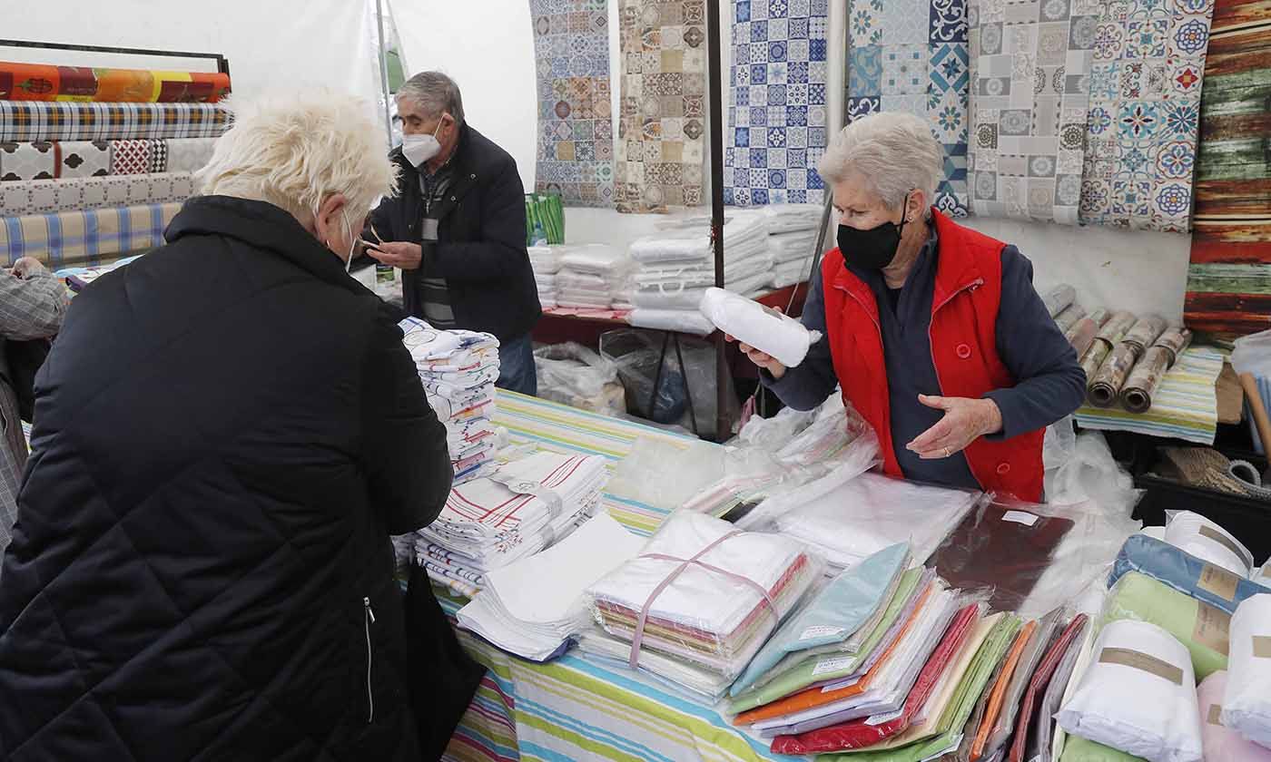 Primer día en la 'raia' tras la entrada en vigor de las nuevas restricciones de movilidad