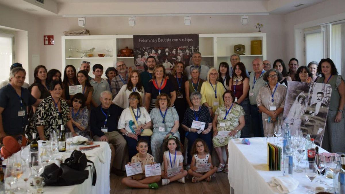 Foto de familia de «Os da perla», el sábado en Arbo.
