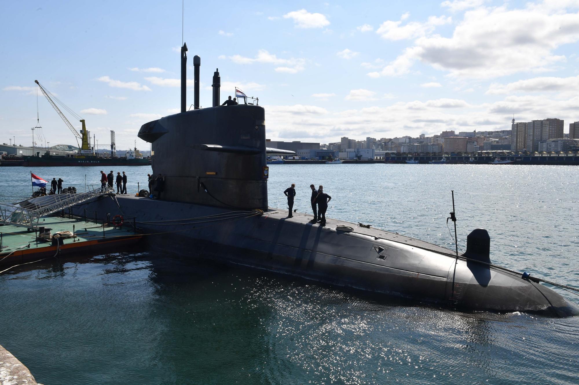 El submarino de la Armada holandesa Zeeleeuw atraca en el puerto de A Coruña