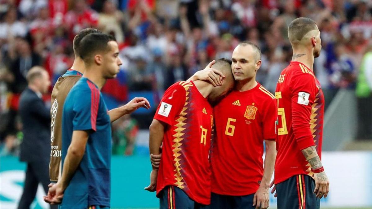 Los jugadores de La Roja desolados traes caer eliminados frente a Rusia