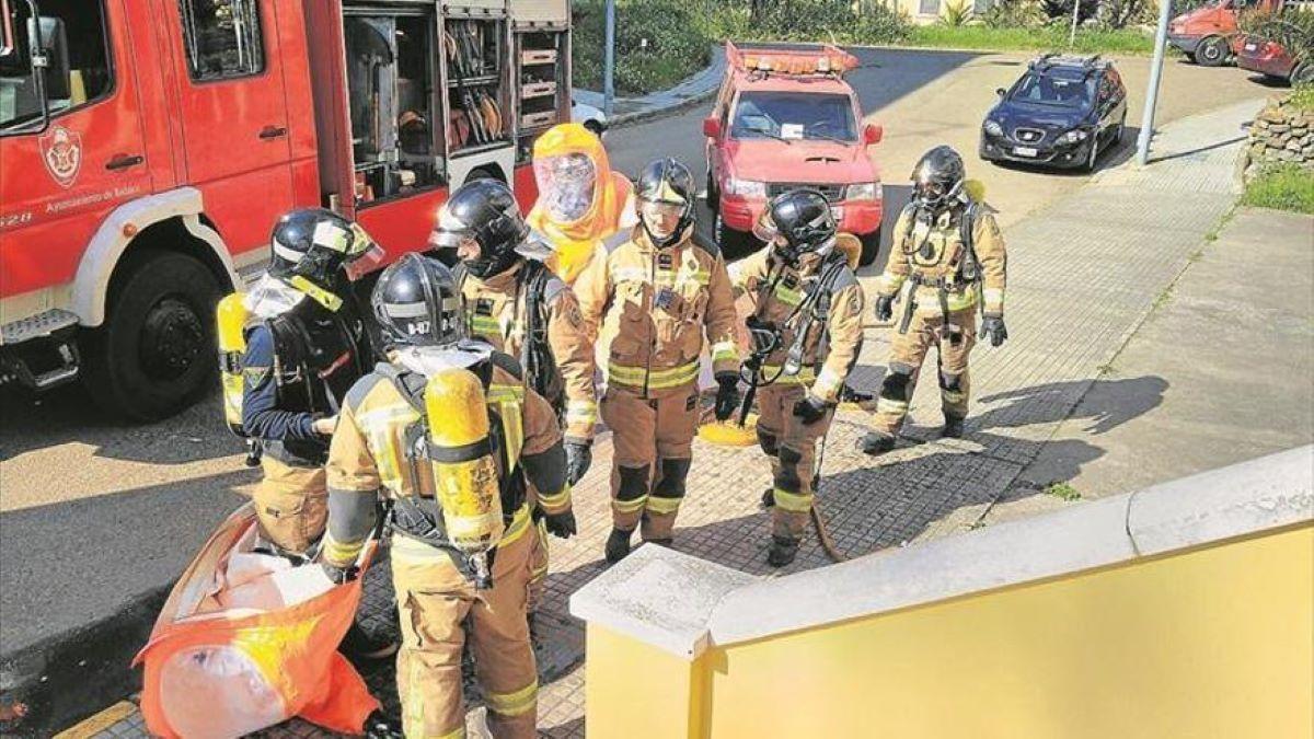 Los bomberos han intervenido en el incendio de una vivienda en Jerez de los Caballeros.