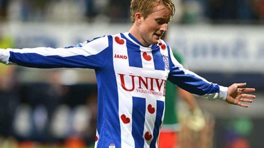 Sam Larsson celebra un gol con el Heerenveen en un partido de la Eredivisie la pasada temporada.