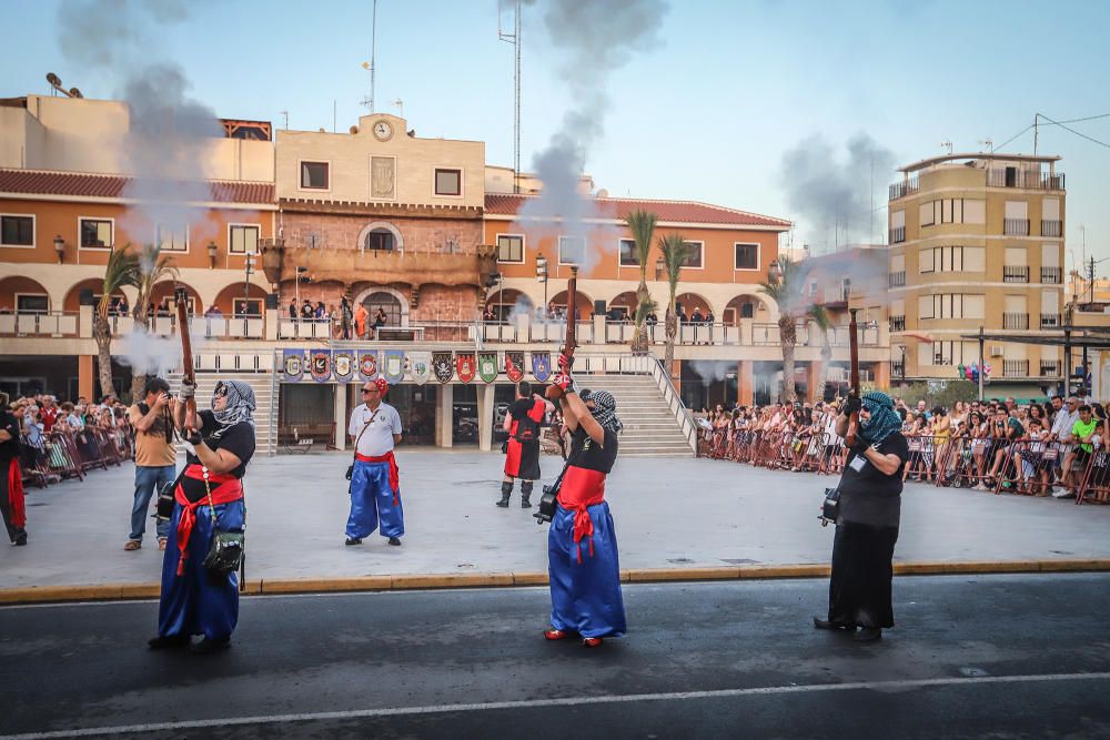 Más cara, pero a tiempo, ha llegado la pólvora para protagonizar la guerrilla de arcabucería de las fiestas de Sant Jaume de Guardamar