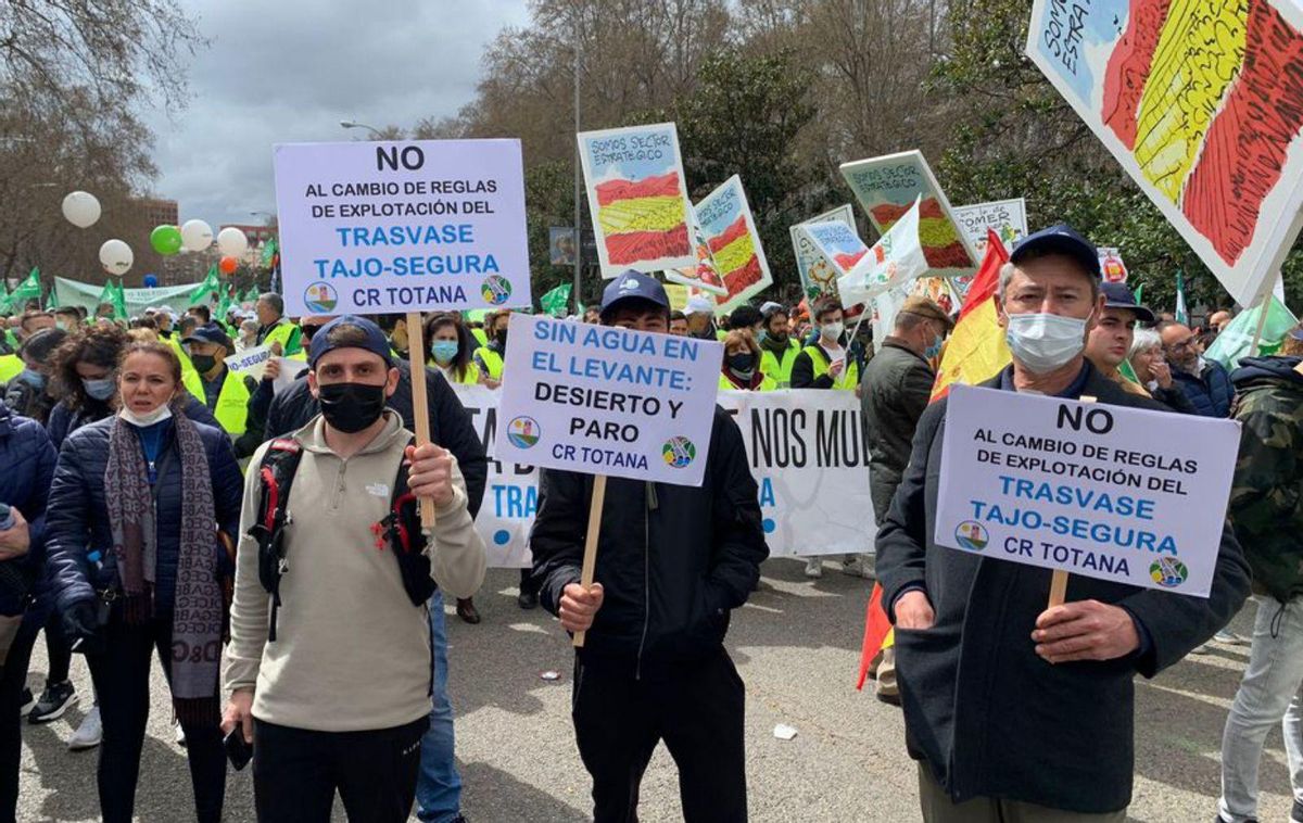 Los líderes agrarios en la Región y el presidente Fernando López Miras se encontraron durante la manifestación en defensa del mundo rural en Madrid | L.O.