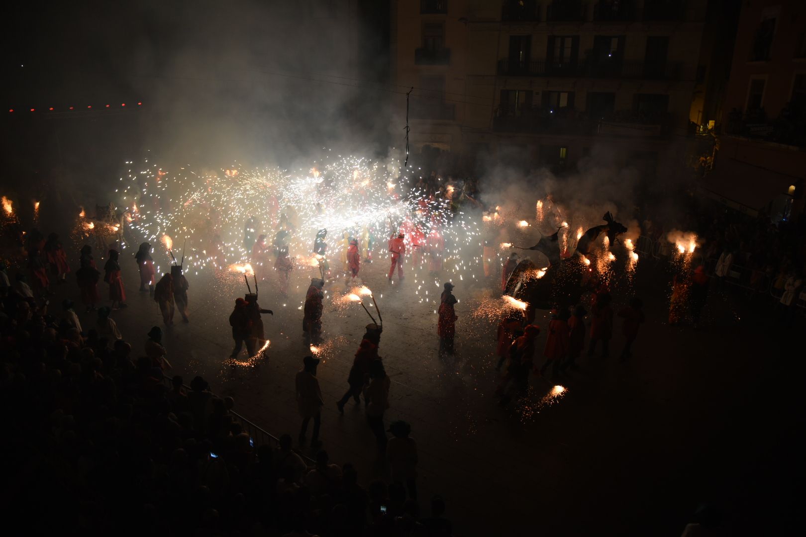 Esclat de gent a la Mostra del Correfoc