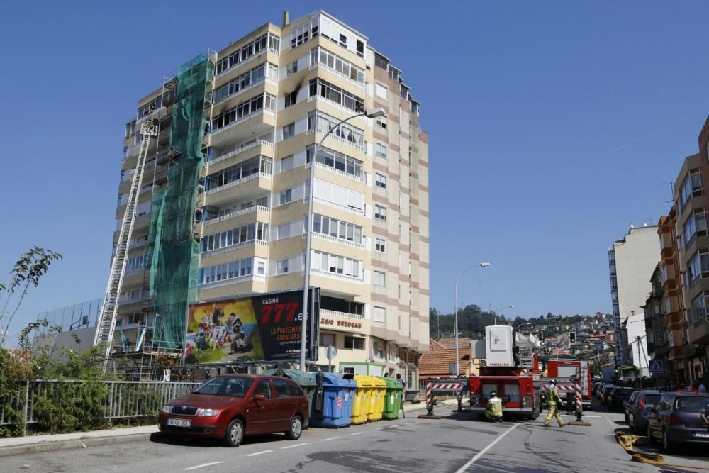 Incendio en la Avenida del Aeropuertos de Vigo