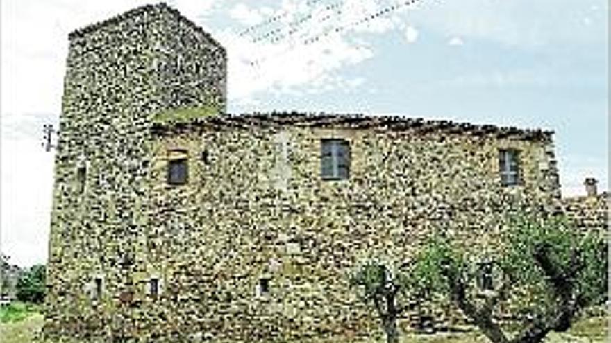 Aspecte actual d&#039;una de les façanes del castell de Vallgornera.