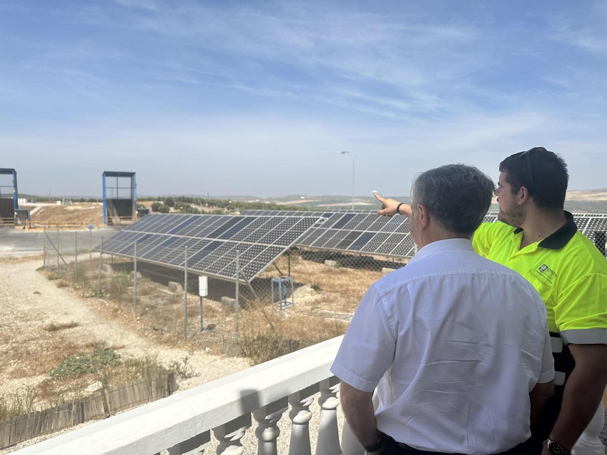 Salvador Fuentes destaca la importancia estratégica de la planta de residuos de Nueva Carteya.