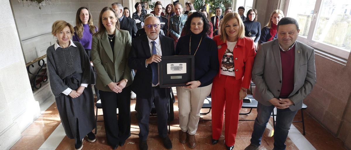 Entrega en la Subdelegación del Gobierno del reconocimiento a las trabajadoras de los CIM de la provincia.