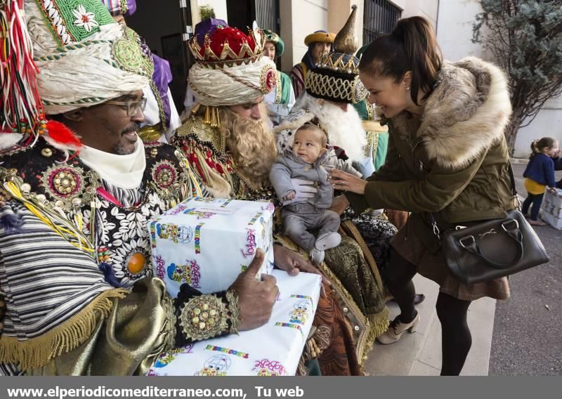 Los Reyes Magos reparten regalos en la provincia